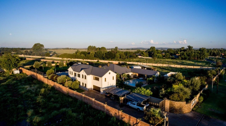 5 Bedroom Property for Sale in Van Der Hoff Park North West